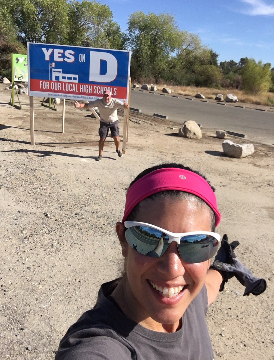 YestoMeasureD's tweet photo. Measure D large signs are up! Would you like a smaller version for your yard? If so, msg us! We'll drop it off! https://t.co/Tmwgx0r8sS