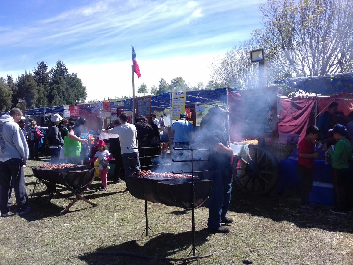 SercotecAraucan's tweet image. Fiesta costumbrista San Francisco en #Curacautín sector #Manchuria ven a disfrutar del hermoso paisaje y la mejor gastronomía #SemanaPyme