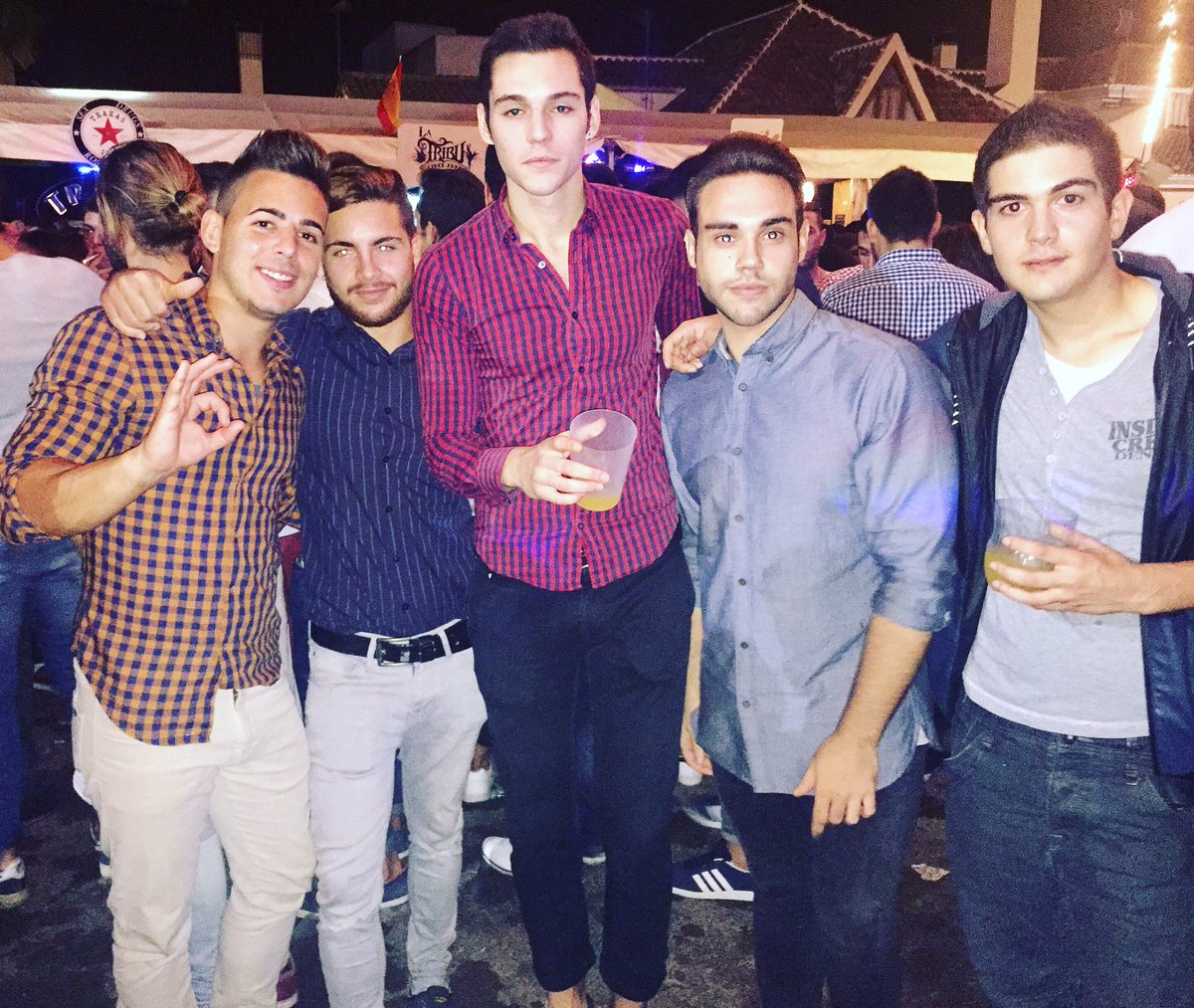 DaniArdil's tweet photo. Otro año más juntos a mis alhameños. #FiestasAlhama 👌👌😝😝 https://t.co/xYGVQjkIw6
