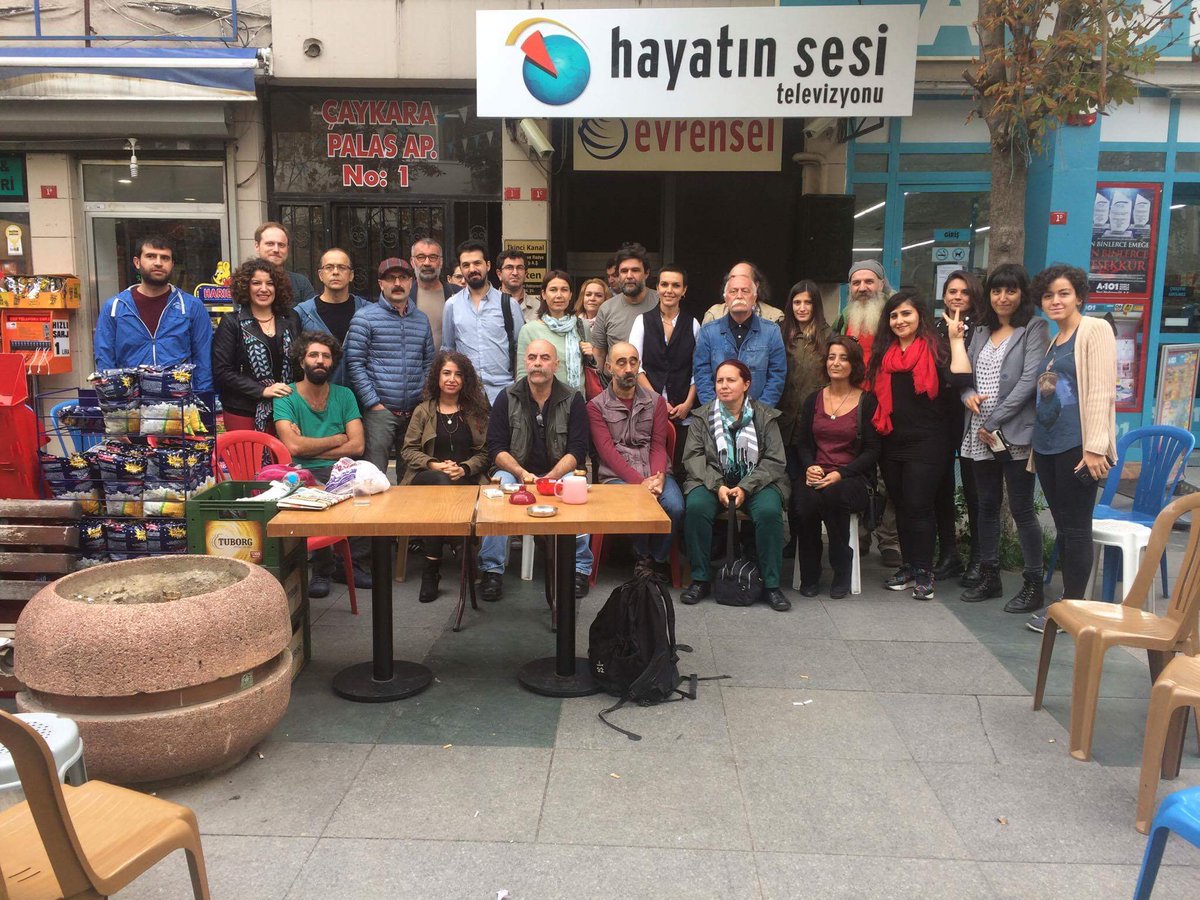 Kültür-sanat sohbetlerini hayatınızdan eksik etmeyeceğiz. Sanatçılar bizimlediydi bugün. <a href="/onseansi/">On Seansı</a> ve @ArkaBahcedeyiz sürmeli dediler.