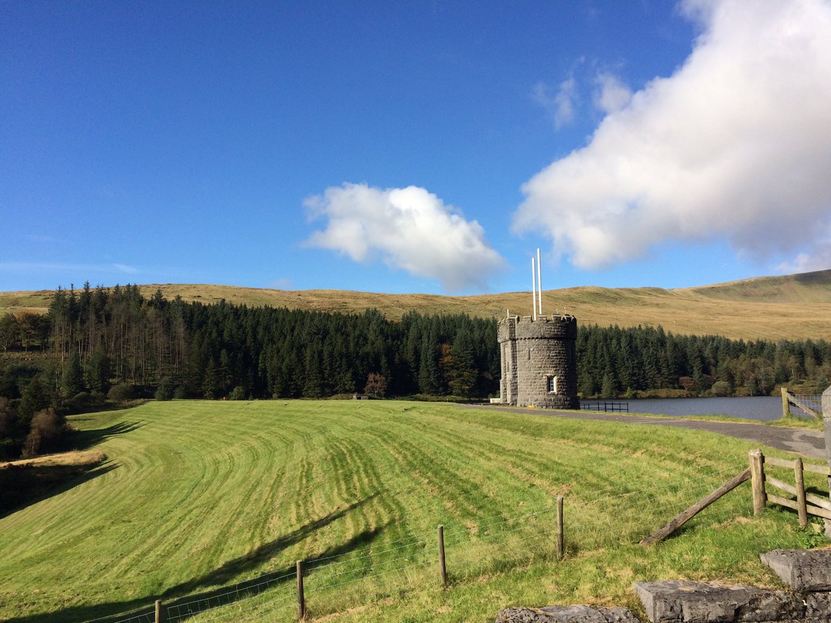 saraharramore's tweet photo. #autumn @Brecon_News @VisitBeacons #CastlesandCathedrals #cyclesupport https://t.co/brMklGHKRq