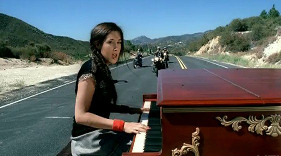 Carlton a thousand miles. Vanessa Carlton 2022. Vanessa Carlton a Thousand Miles обложка. Vanessa Carlton a Thousand Miles Rus.