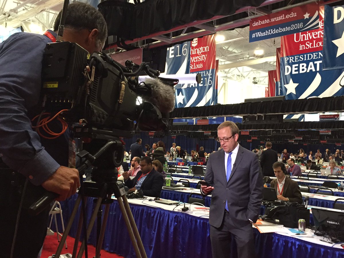 tvnewser's tweet photo. More media pix from #WashUdebate2016 via @AlissaKrinsky @ShepNewsTeam @wolfblitzer @JenGriffinFNC @jonkarl https://t.co/0mTMBLRtQS