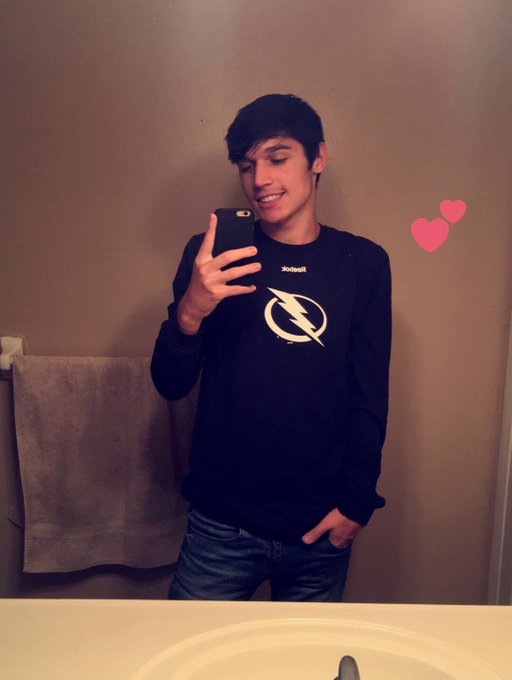 Watch mikey's leaked NSFW photo on TwXstars