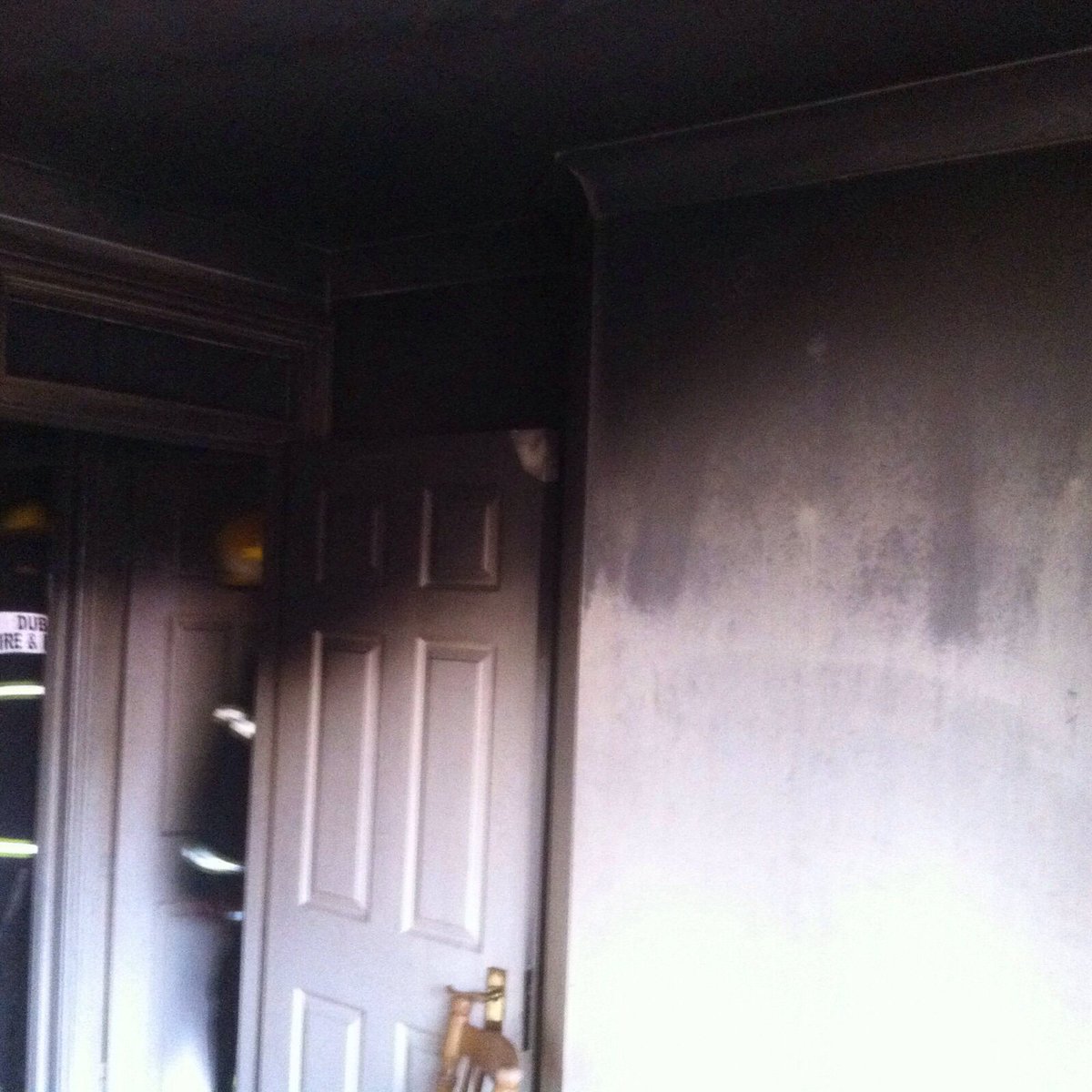 DubFireBrigade's tweet photo. Closing doors can really prevent fire spread at home. 1 of the messages from fire safety week that finishes today. #16FSW #STOPfire https://t.co/OEHZtyYHGR