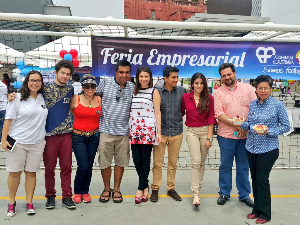 WIARGOBU's tweet photo. Iniciativas de @AppsCoUNAB  en la feria empresarial  de la familia en el colegio San Pedro Clavel @Fokatomco @deduxygames @FonoPlay_app https://t.co/iMWFHqMDaL