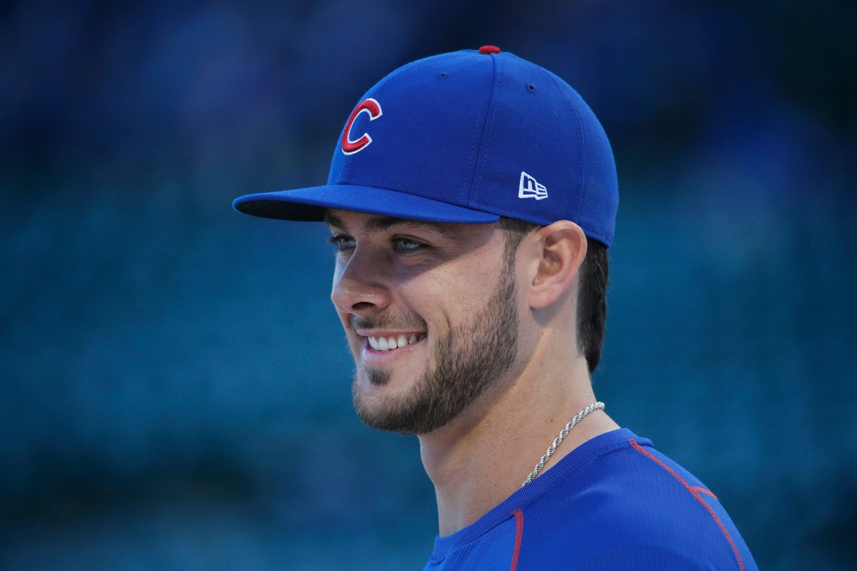 Cubs's tweet image. It's a perfect day to vote @KrisBryant_23 for the Hank Aaron Award! 

Reply #VoteBryant or vote here: atmlb.com/2dUKCRH