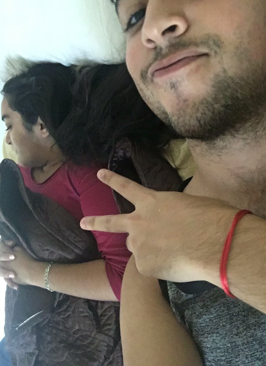 MauuSalazar's tweet photo. Cuando tu mejor amiga va a tu depa a hacer un proyecto final:
#LadyFinanzas #YaBalio #SeVaALevantarHastaMañana https://t.co/rw21lfKFo2
