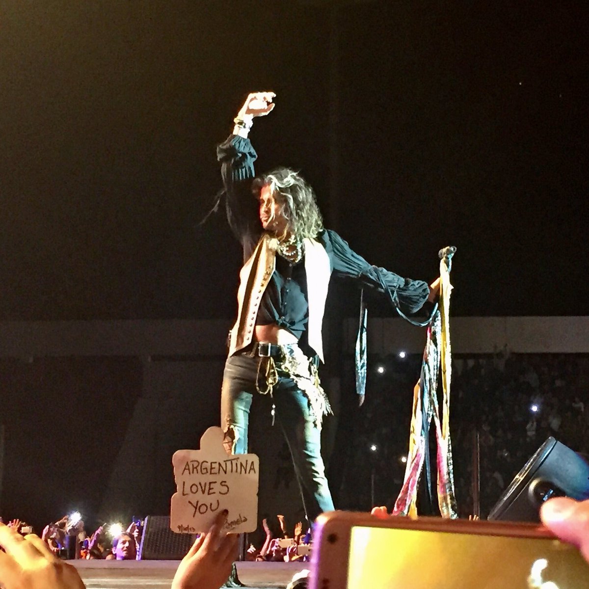 aerosmithcba's tweet photo. @lAmStevenT una genialidad! 
Esto fue @Aerosmith en su paso por #Cordoba! https://t.co/YaGaJjvx5t