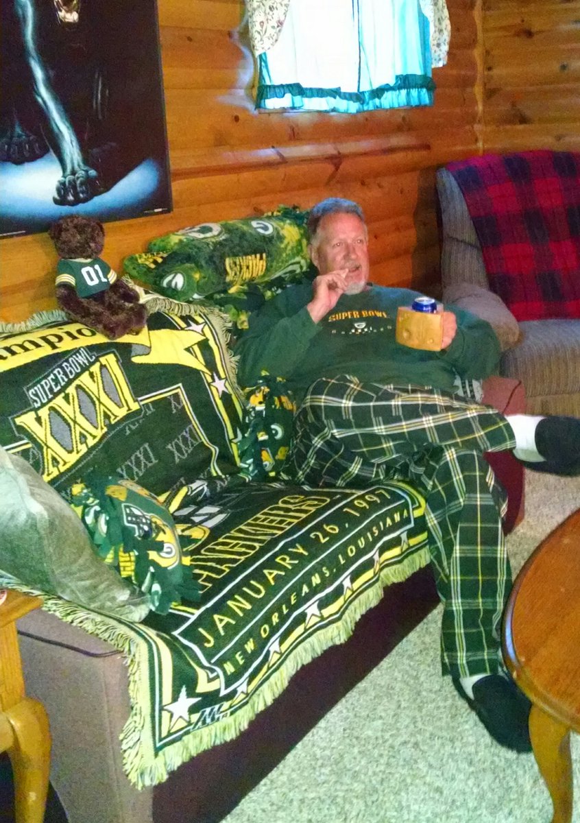 rickposthd's tweet photo. I got my cheese and beer. Ready to watch the Packers kick some Giant behind. #CourtyardSuperBowlContest https://t.co/ywcxMMFO7Q