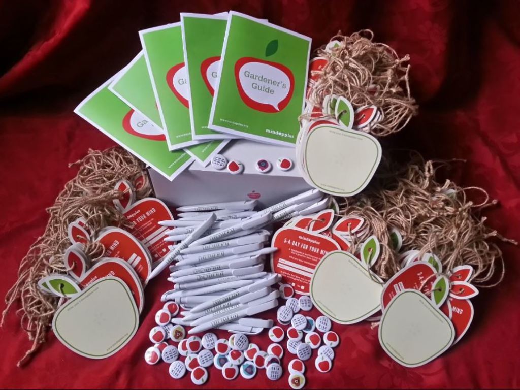 mindapples's tweet photo. Buy toolkits &amp; start #freshers16 chats about #mentalhealth
What's the 5-a-day for your mind?
https://t.co/tWYQnkFVPO https://t.co/yHkkcru0B4