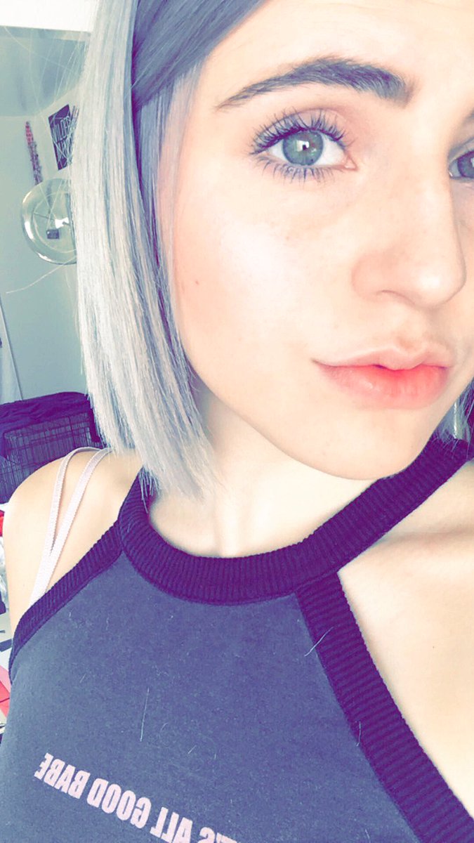 LynLyn_dee's tweet photo. Feeling Witchy #hellosilver 💀 https://t.co/bkLnWn6L7i