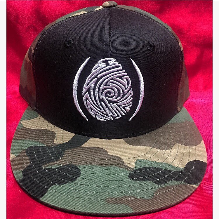 CodeR3d_Apparel's tweet photo. #armyFatigue #hat #snapBack #fashion #codeR3dApparel #fall #embroidery #art #truckerhat #customMade #white #black https://t.co/Crd2nya3P1