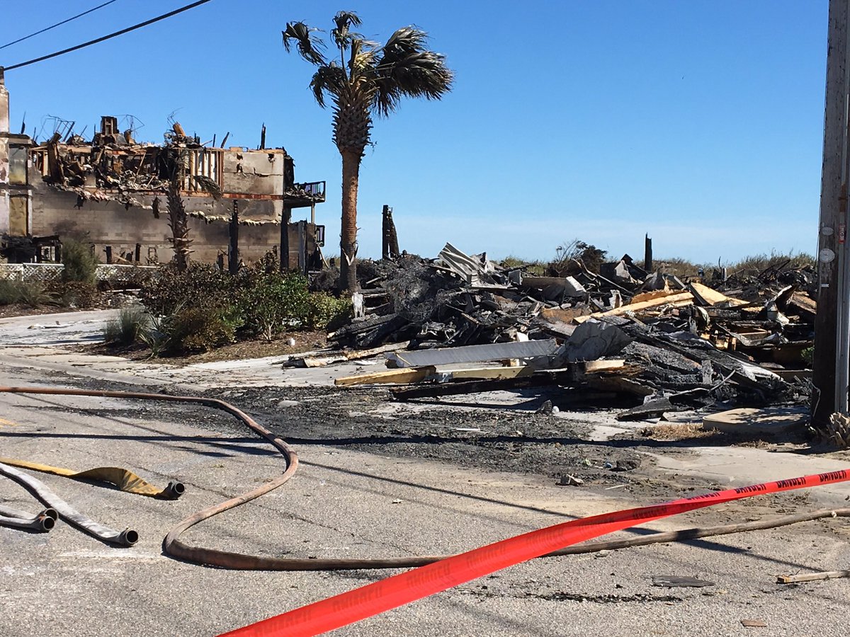 SummerDashe's tweet image. This is the morning after the #CherryGrove fire. Here is what's left of those oceanfront homes. #HurricaneMatthew