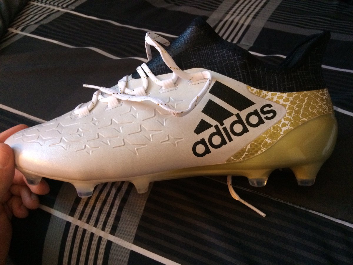 NickG_27's tweet photo. New boots 😍😍😍 https://t.co/R9crd1swwf