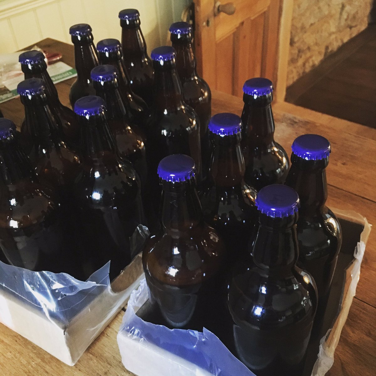 TebyOlmos's tweet photo. #homebrew #bottling #oakale #beer first bottling session 😎 https://t.co/EEpGAgxkiu