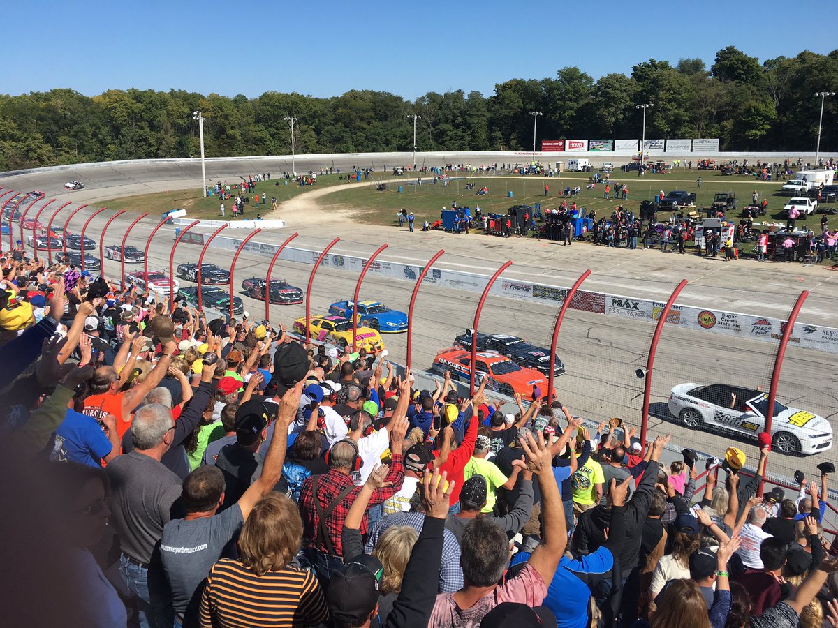 5flagstim's tweet photo. Ready to go 400!!! Great job Winchester Speedway!!! https://t.co/A9AWiUCCfn