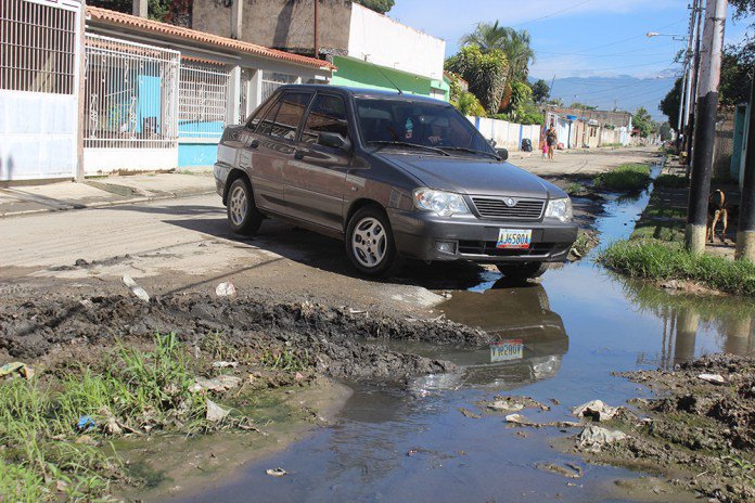 elsiglocomve's tweet image. Calles del sector Bachaquero en estado de abandono ow.ly/RZu330509j8
