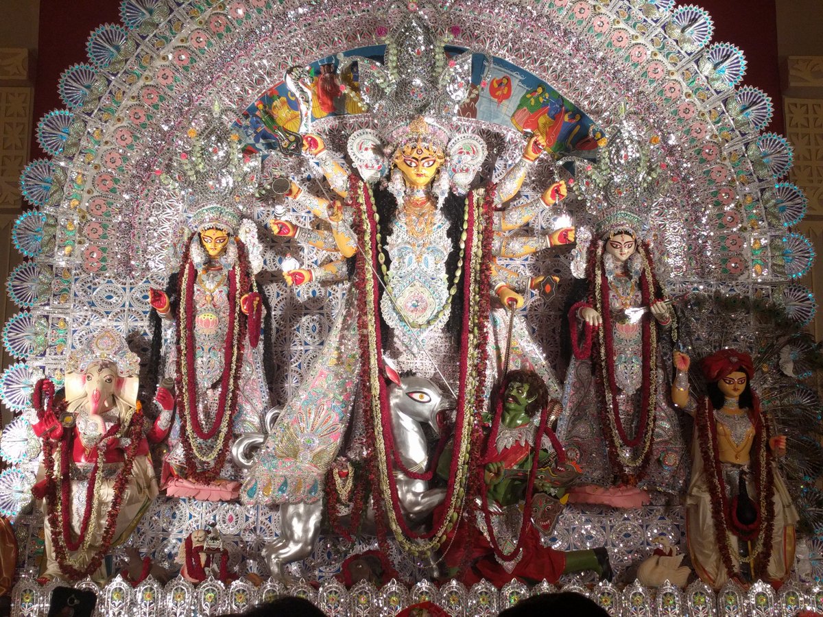 Arijit79India's tweet photo. More pandal hopping, more crowd pushing, more fun! #DurgaPuja #Delhi #NewClothes #GoodFood #SubhoAstami https://t.co/IQJ4YbYAnG