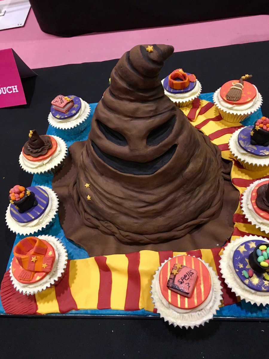 LibWithAttitude's tweet photo. Lots of storybook friends seen @CakeandBakeShow #CANDBLDN https://t.co/eqE7782m08