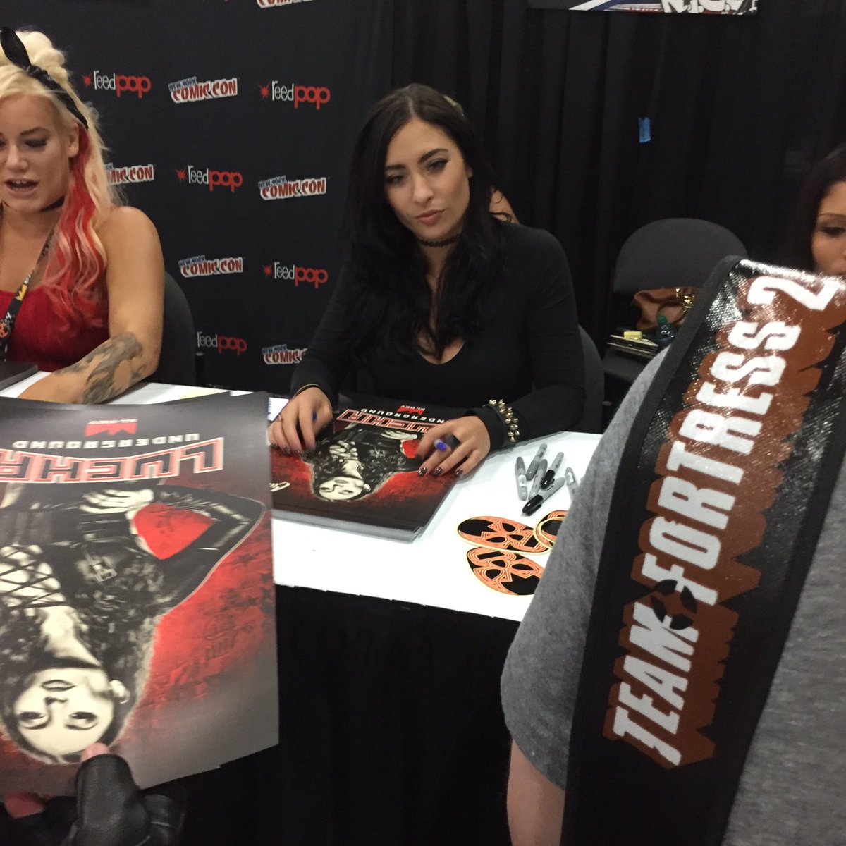 LuchaElRey's tweet photo. Autographs!!! #LuchaUnderground #NYCC https://t.co/cd3WpexGya