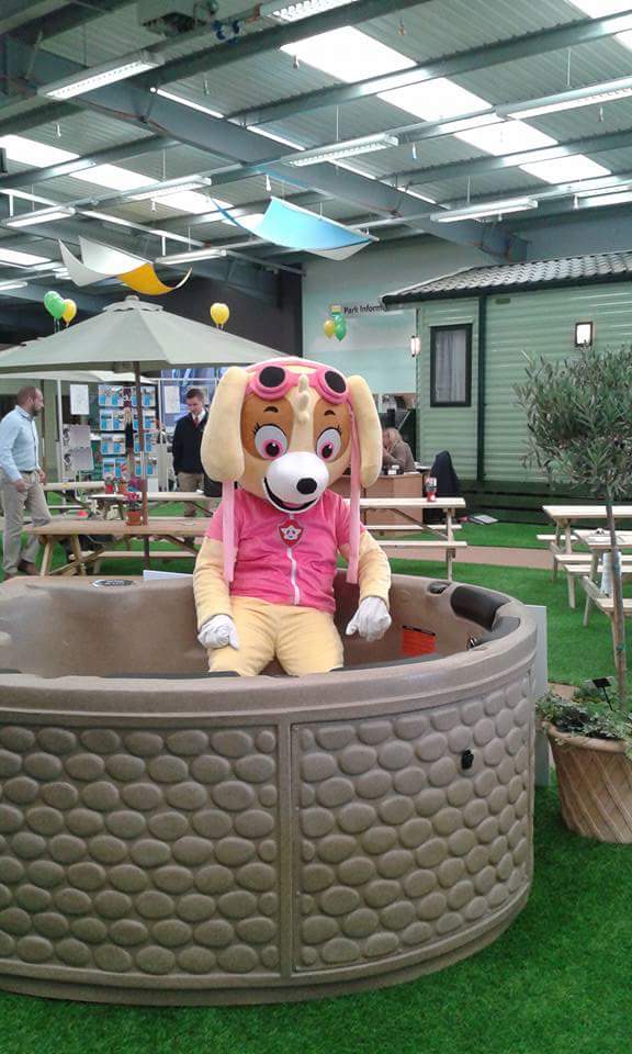 mattgriff1986's tweet photo. @SalopLeisure  @uklittlerascals  @SPAS_LTD  Skye had a fab time chilling in the hot tub this weekend #PawPatrol https://t.co/skNKL5Axob
