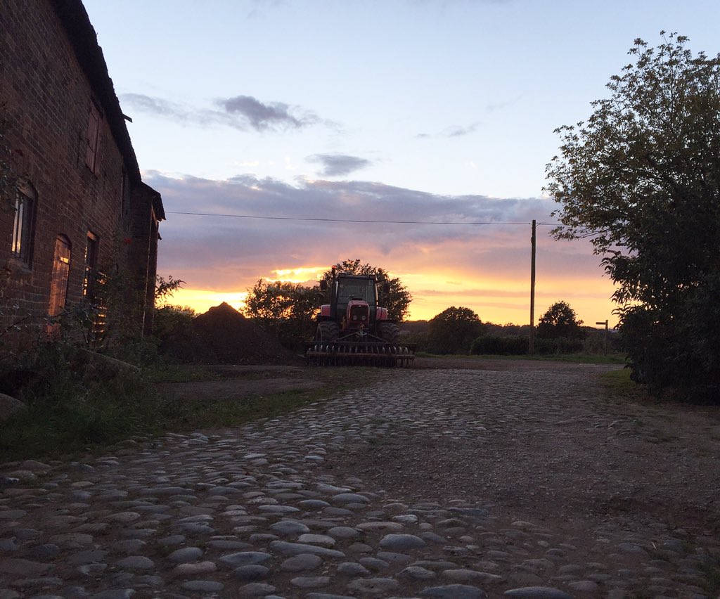 BellefieldsFarm's tweet photo. The perfect end to a busy day wedding planning! ☀️ #countrysidewedding https://t.co/F3y9DBzmZp