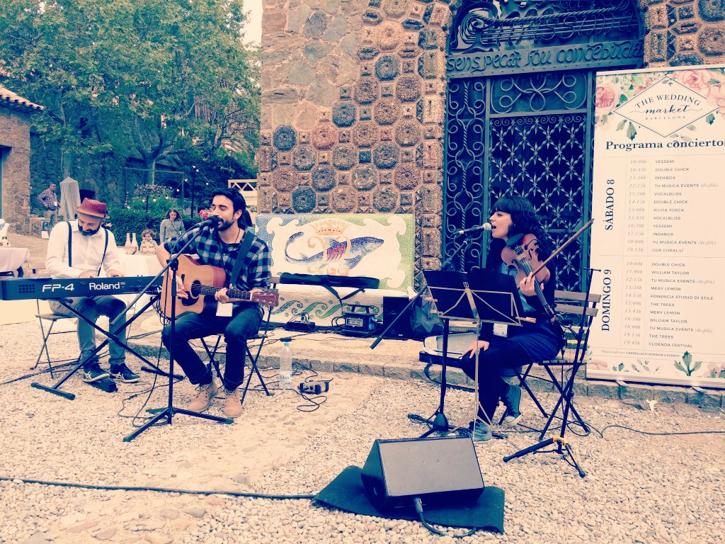 A #theweddingmarketbarcelona  #thetreesbcn #music #indie #folk #bcn #instrumental #concert #live