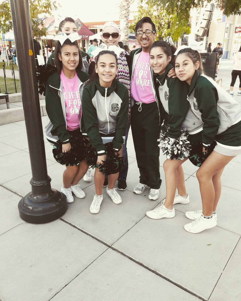 HHSPatesCheer's tweet photo. 💚🎀Hoover Cheer•Survivors🎀💚 #makingstridescv #octoberwewearpink #breastcancerawareness #hhspates https://t.co/9jprDoGzdp