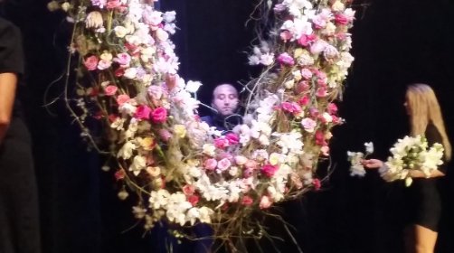FleursRungis's tweet photo. Merci @LucNAROLLES pour son superbe reportage #mondialfleurs #novafleurs #tours #fleurs #fleuristes https://t.co/Jvvchtg0C5