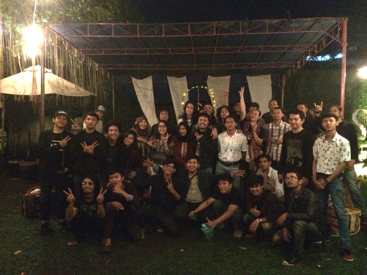 Sesi foto bersama diakhir acara, terimakasih kepada seluruh pihak yang telah menyukseskan Lennon Day 'Peacemaker Reborn' 🙏🏻