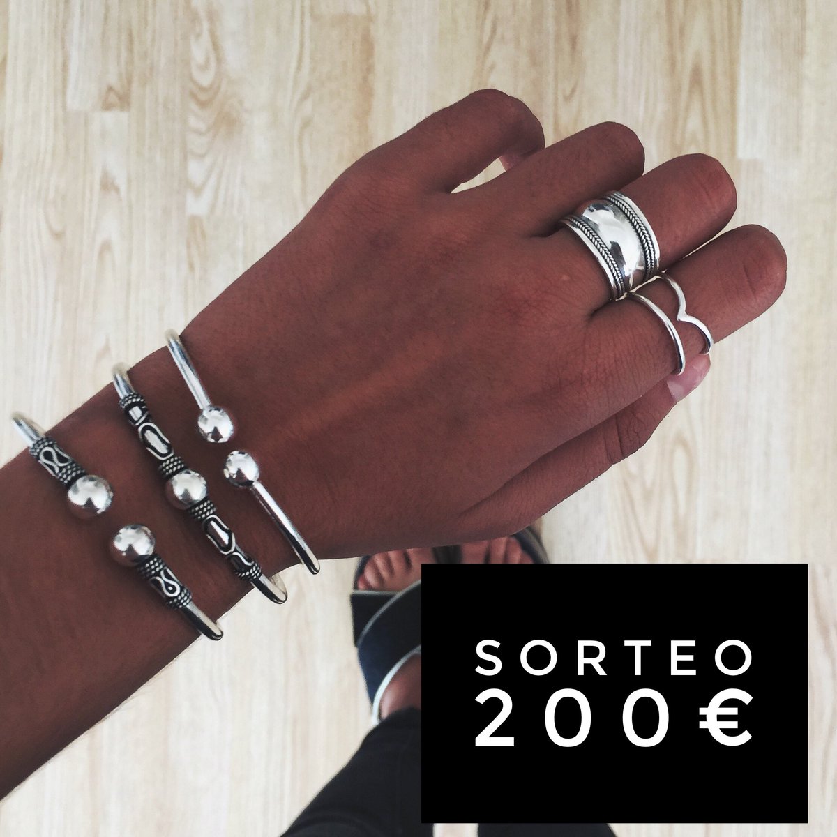 sansarushop's tweet photo. SORTEO💥
2 vales de 20€ para gastar en @sansarushop
Como ganarlos: 
•Seguirnos
•Retweet de este post
Ganadores el 17/10
8 vales + en IG y FB https://t.co/GZSFEwY5Tf