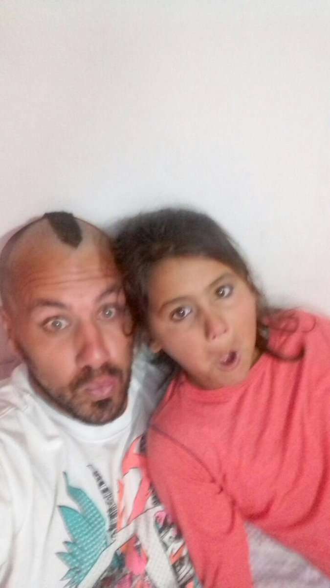 Jugando con papa😜😜😜