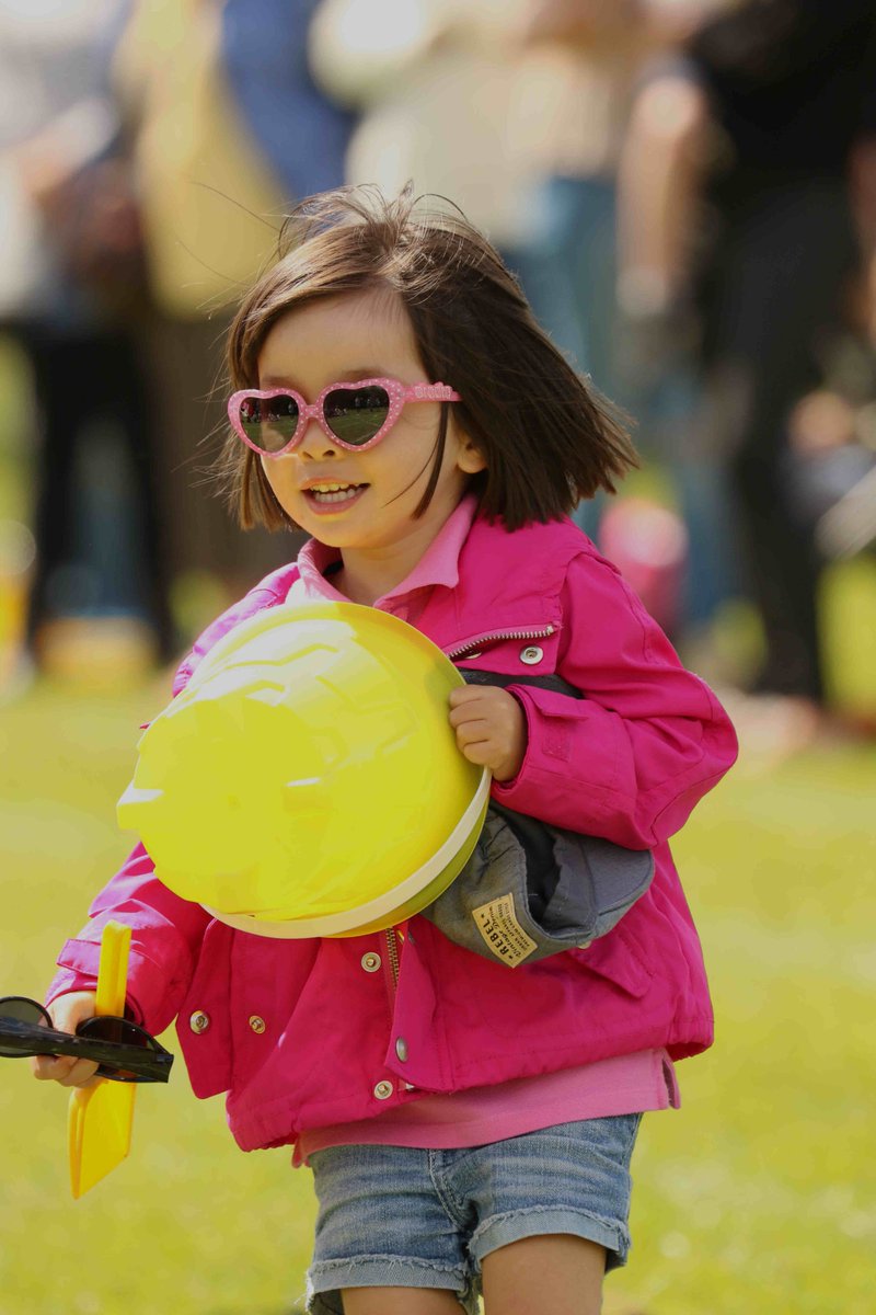 stevebiltcliffe's tweet photo. @PE_SchoolSport Love a go foundation and nursery sports day especially the off to the seaside dressing up race #oePE16 https://t.co/NFdh921mA4