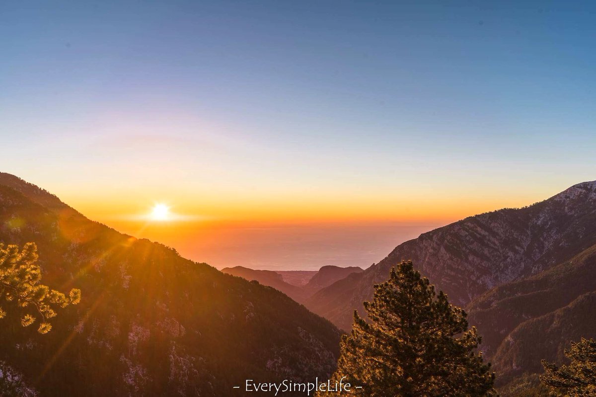 SkingTL's tweet photo. Sun rise at Mount Olympus (June, 2016)
-One of the best moment in my life :)-
#europebackpack  
รูปสุดท้ายของวัน GN https://t.co/xYnFc0BThw