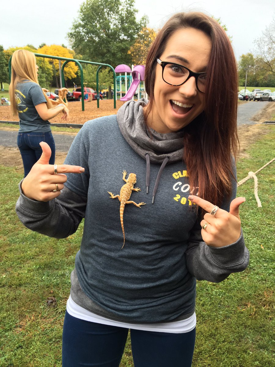 Bearded Dragon at the Autism Move-A-Thon #newfriends #toothlessthedragon #AutismAwareness