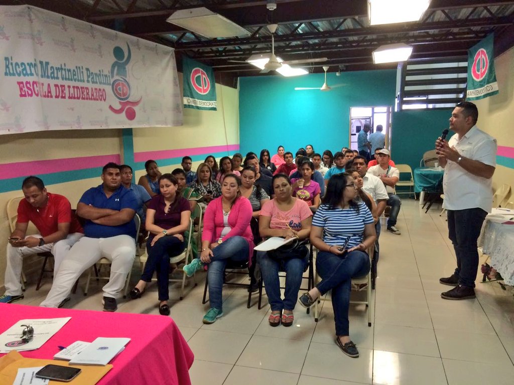 jamis_rm's tweet photo. Escuela de Liderazgo @rmartinelli Pardini, Continua Formando Líderes Juveniles @CaDemocratico en Chiriquí. https://t.co/DazmozpSyB