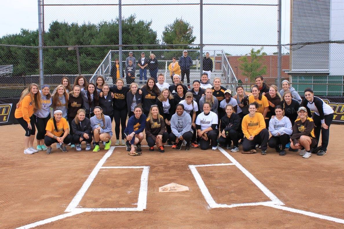 RowanUSoftball's tweet photo. Glad to have continued support from our alumni. Thank you to all who came out yesterday! #rowansoftball #team44 #alumnigame https://t.co/uXtV0zE4av