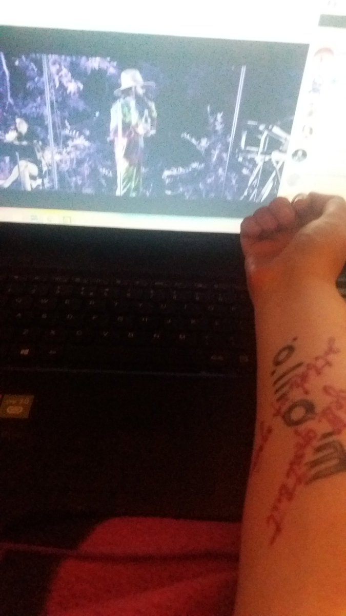 Shaz_lg's tweet photo. First @VyRT / @30SECONDSTOMARS event since getting my #marstattoo. So freakin' happy! Any other #VyRTers with #marsink? π https://t.co/6stc6ptzVM