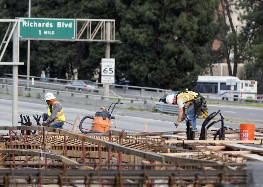 RebuildSoCal's tweet photo. California’s bad roads might stay that way, thanks to Legislature https://t.co/kOHYWuH97Q #SoCalWorks #infrastructure #RebuildSoCal https://t.co/umn7sZaNwd