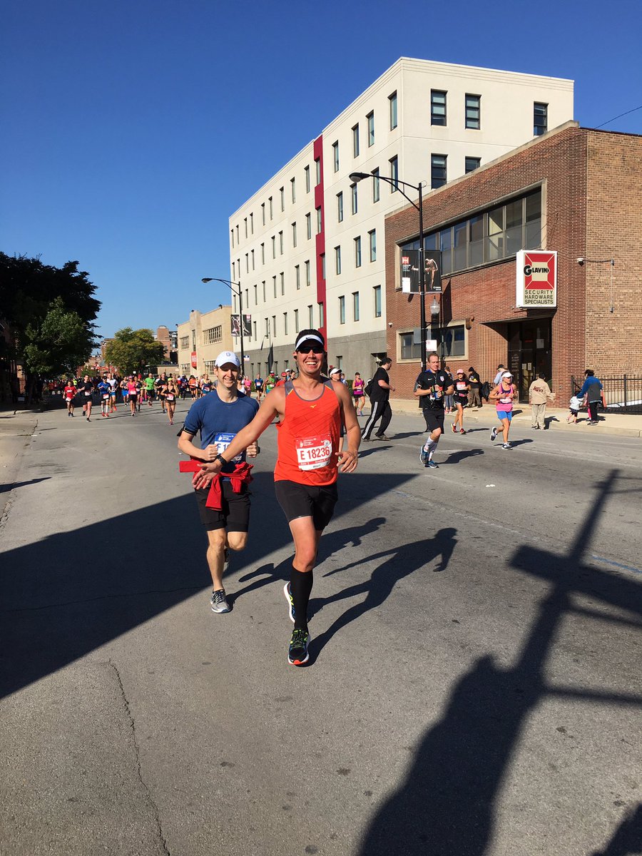 HaKwak's tweet photo. New PR by 23" at 3:44:26 at #ChicagoMarathon  thanks to @jayzungu and @runsmartproject! #becomeafasterrunner https://t.co/QUrwELYwxG