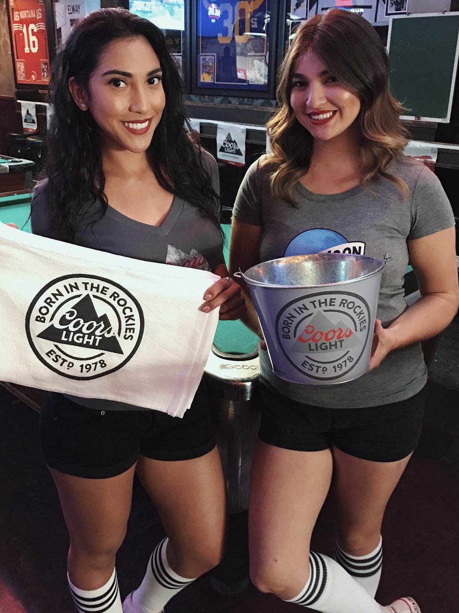35erbar's tweet photo. Stop by The #35er and catch the #CoorsLight and #BlueMoon girls! Grab a cold beer and get some free stuff! https://t.co/e81uRriqGC