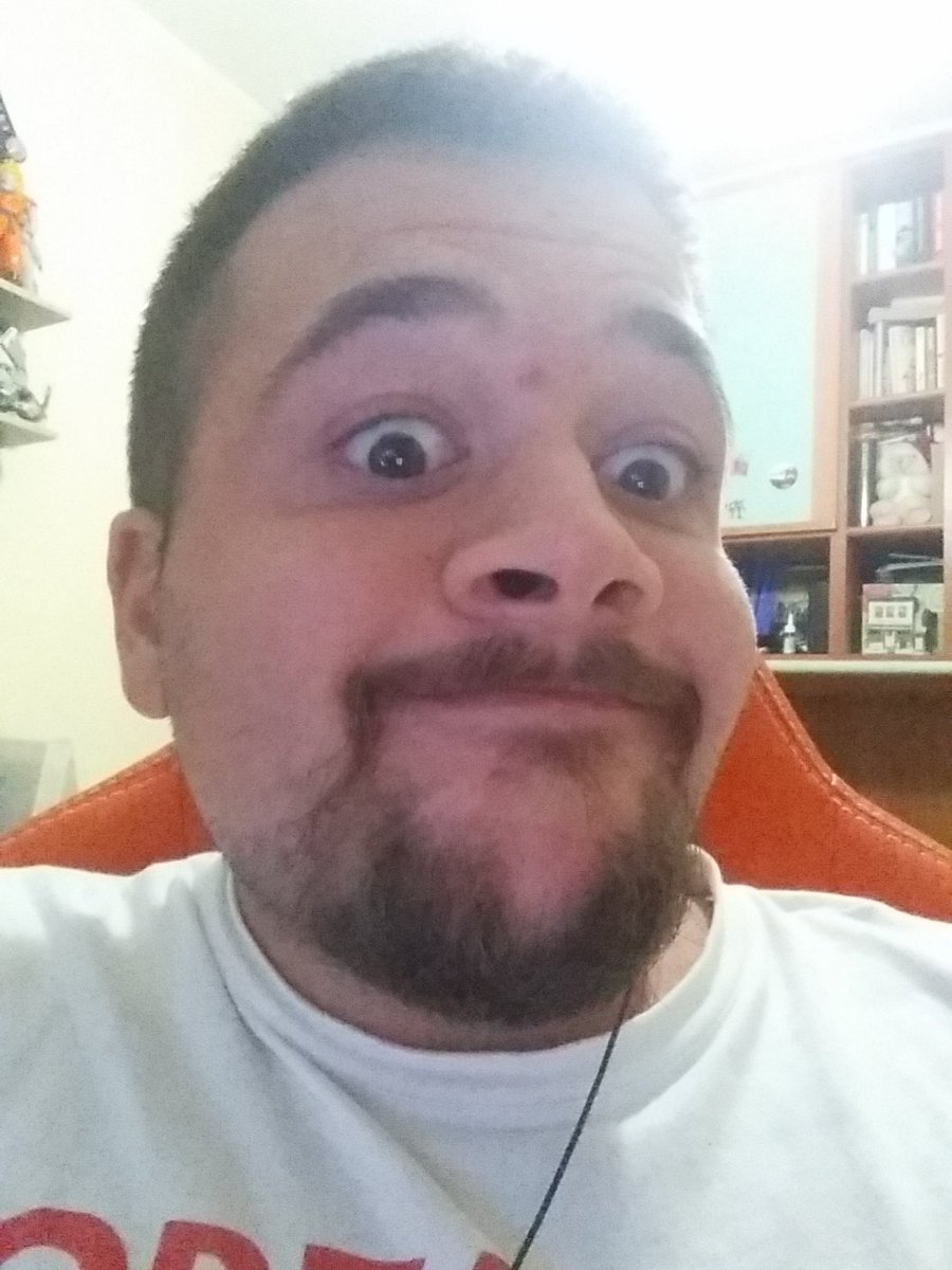 el_peverot's tweet photo. #QBRLIVE tutti a casa di Vale quindi ? https://t.co/wWt0rlRmFn