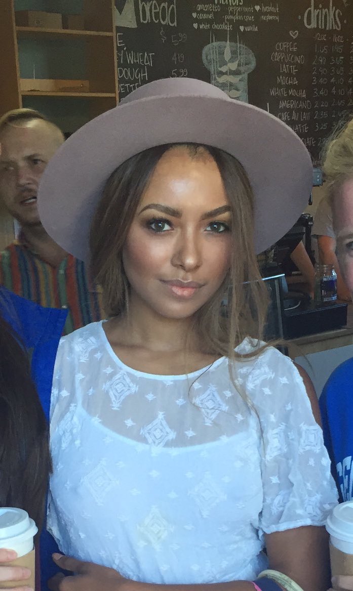 FutService_25's tweet image. can you believe kat graham invented beauty