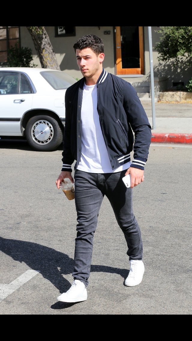IrelandJonas's tweet photo. Nick and joe out on L.A yesterday☺️ https://t.co/T5kUfaK4ax