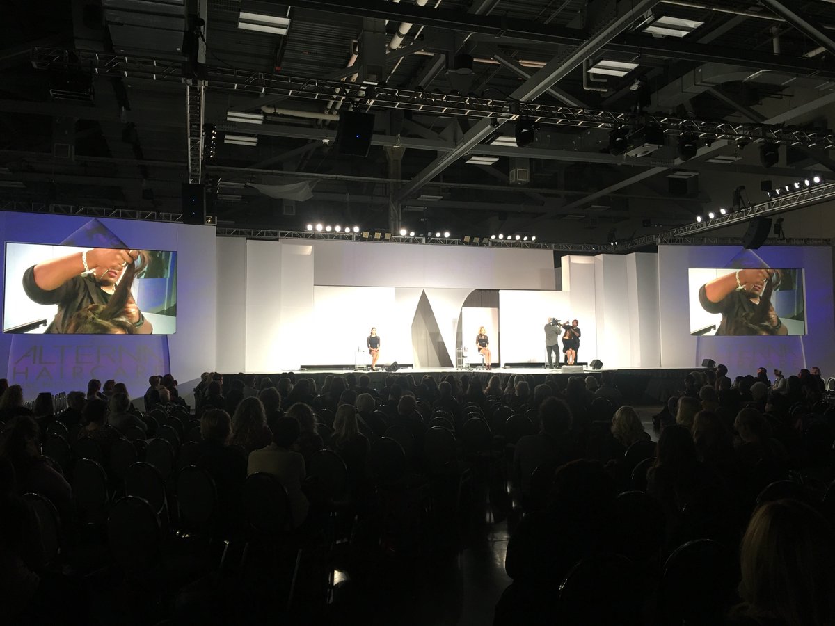 ManocoBlue's tweet photo. Currently watching the amazing Alyssia Dotson representing @alternahaircare on the main stage! #premierebeautyclassic #manocoblue https://t.co/YqdSUW43fn