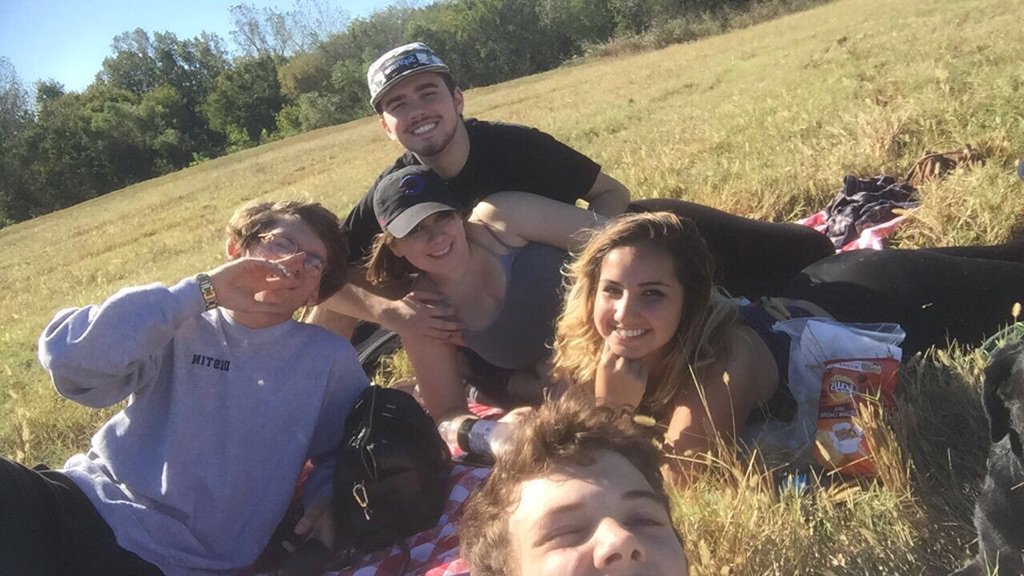 yungsweater's tweet image. Great picnic day with squad &amp;amp; the pups @iandaniele77 @sophia_mokhtari @WH371 @izzgris