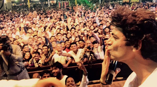 WhoSunilGrover's tweet photo. What a dandia day! As a doctor I feel, Pune knows how to celebrate Navratri well. Wishing you well. Very well. Thanks❤️Love u too! https://t.co/4QWhDoXeBF