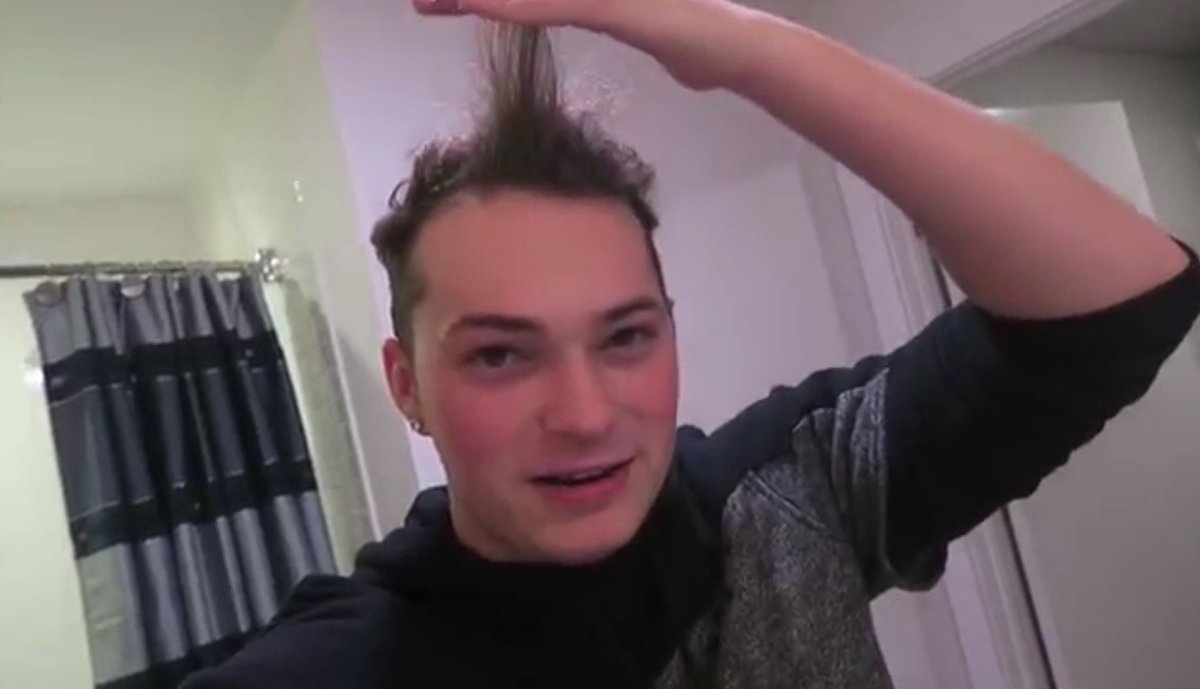 LanceAndLizzyFa's tweet photo. Need a haircut or a new style ? Ask Lizzy 
@Lance210 https://t.co/Ja0F8L7P4M