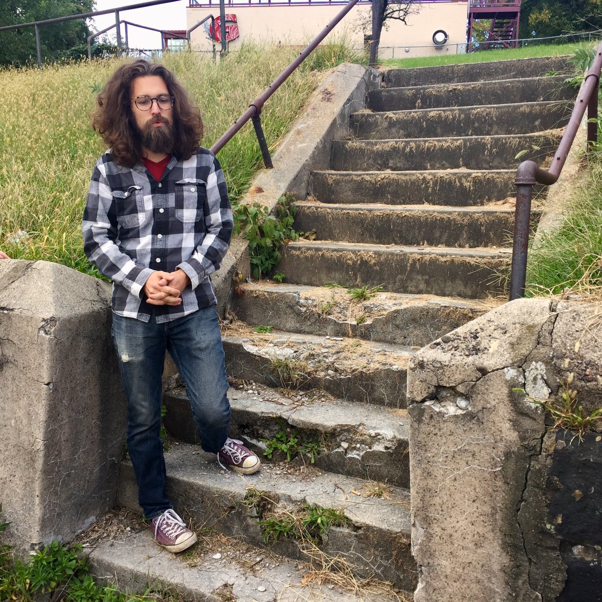 Gavin of @GTECHstrategies on #HillDistrict art tour, talking Green Places for youth enviro-education at the Greyson Center @HillHousePGH